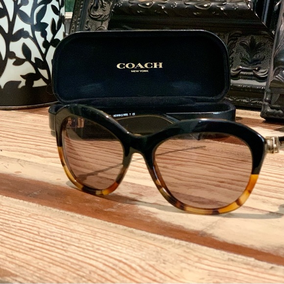 COACH sunglasses..gorgeous!! Cat eye gradient lenses w/clamshell case. - Picture 5 of 7